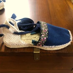 Girls tie-up espadrilles (size 27)